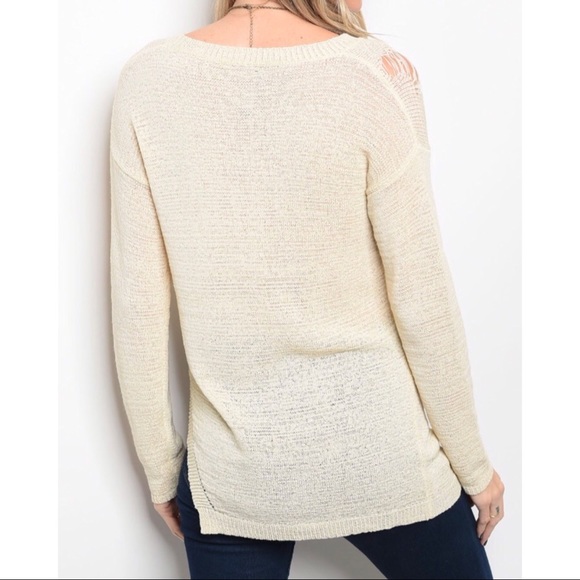❄️LAST1️⃣//EDGY IVORY LIGHT SWEATER - Picture 5 of 10